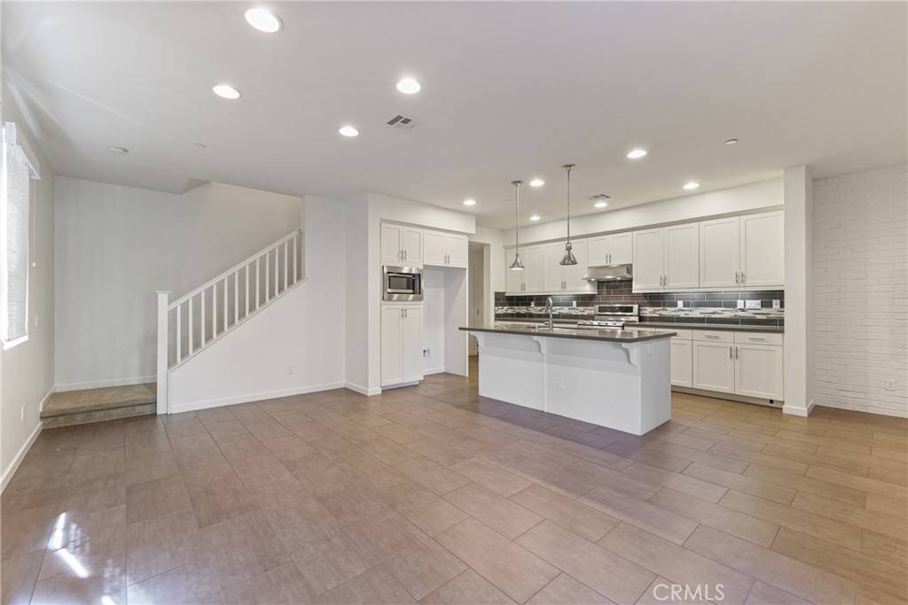 Irvine, CA 92618,282 Borrego