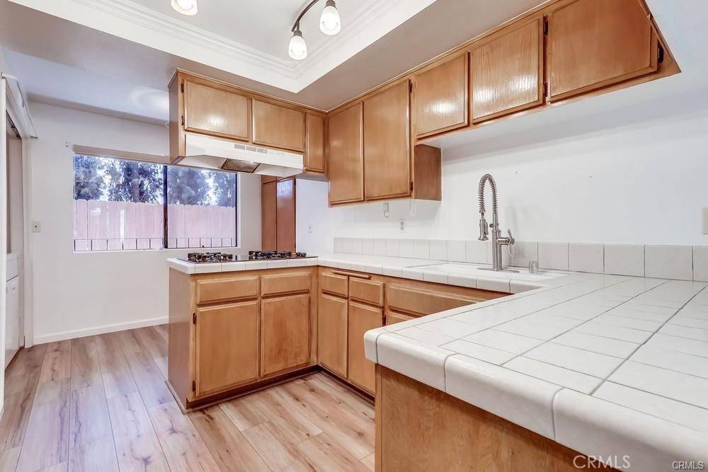 Signal Hill, CA 90755,2722 E 20th #104