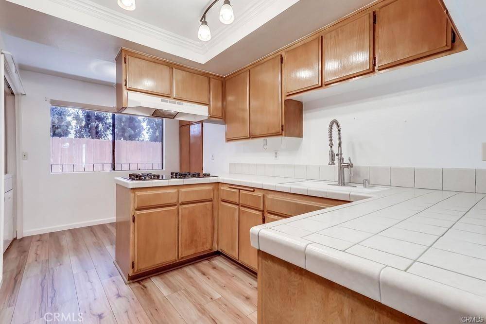 Signal Hill, CA 90755,2722 E 20th #104