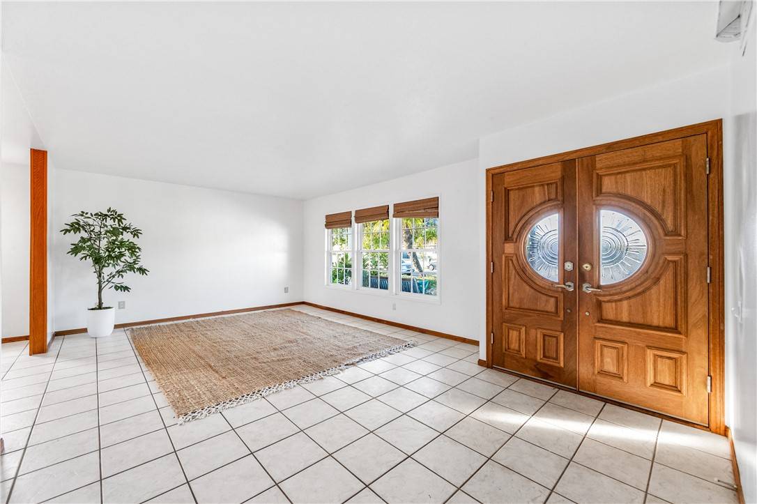 Huntington Beach, CA 92647,6682 Alexandria