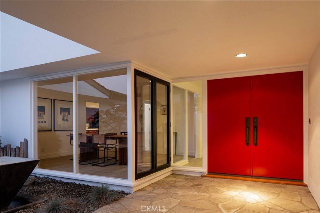 Newport Beach, CA 92660,1001 Nottingham RD