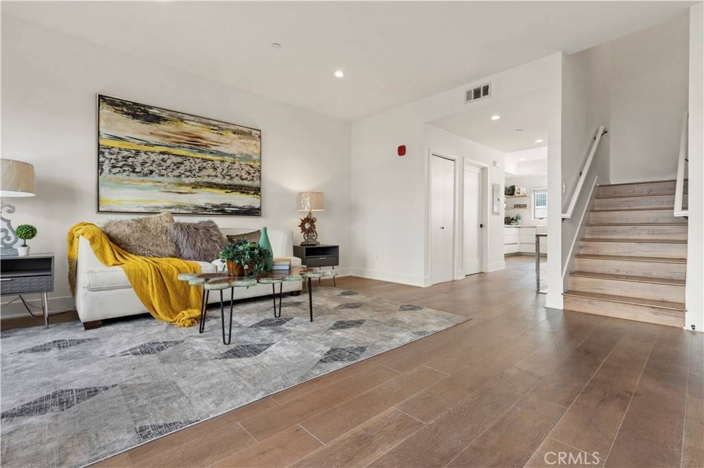 Pasadena, CA 91101,288 S Oakland Ave #211