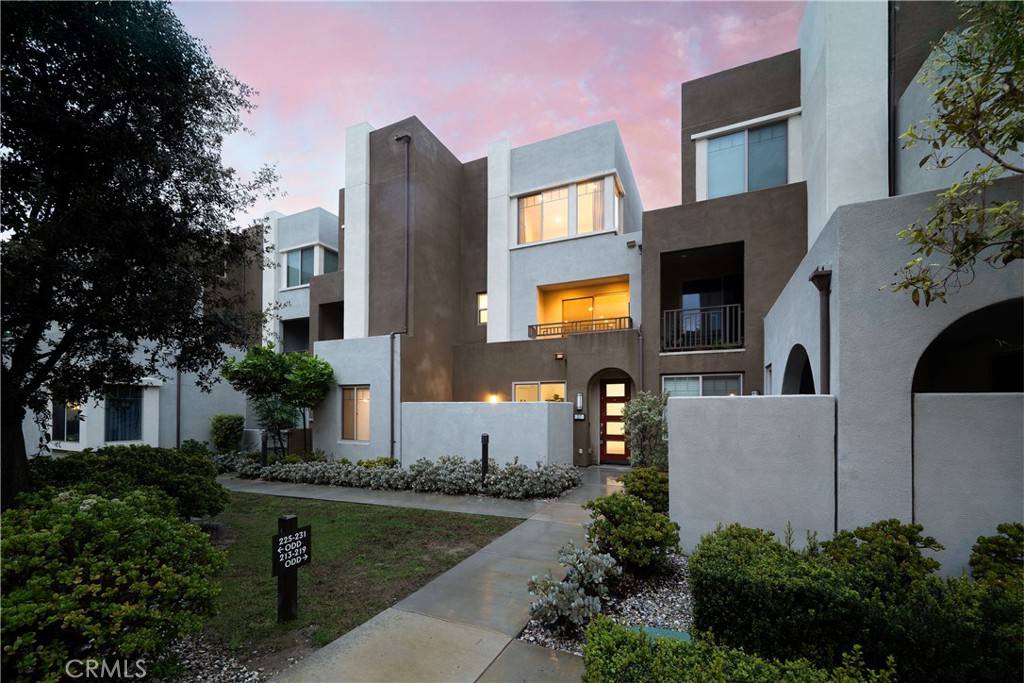 Irvine, CA 92618,217 Magnet