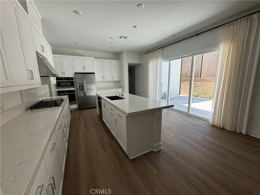 Irvine, CA 92618,228 KNOT