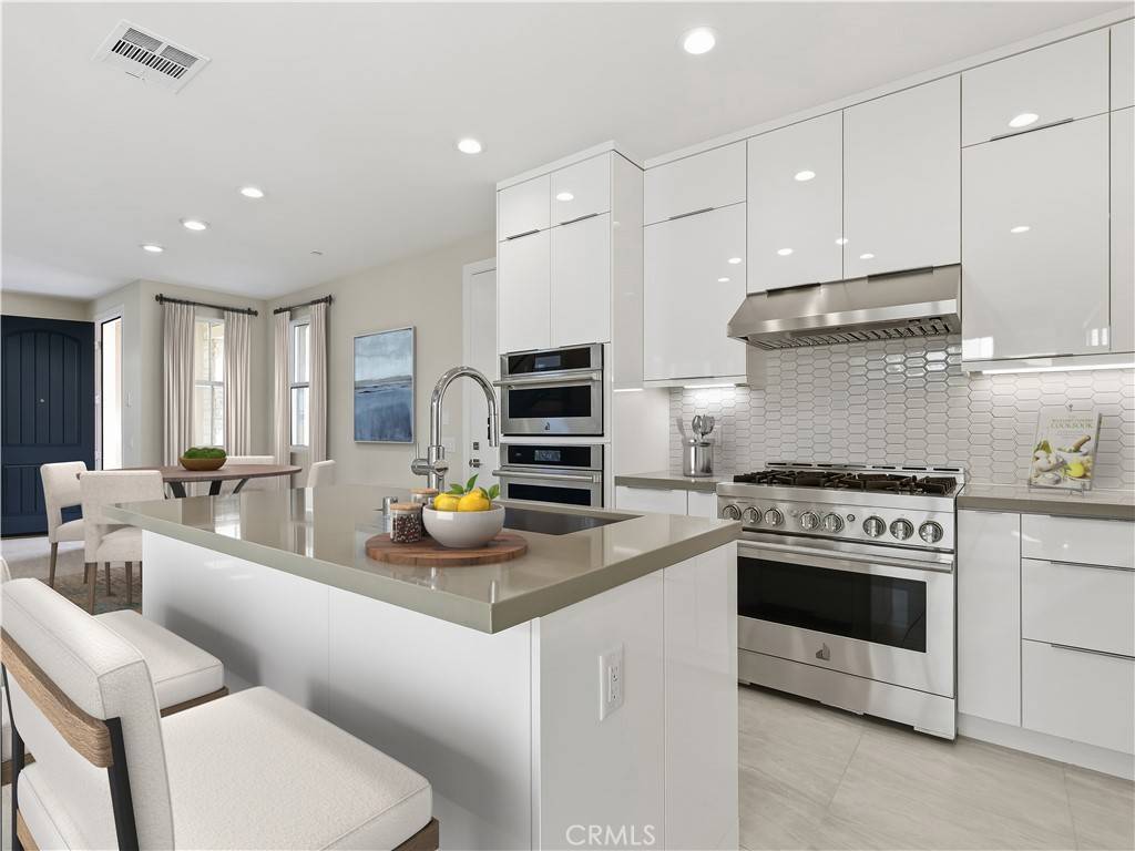 Placentia, CA 92870,708 McFadden ST