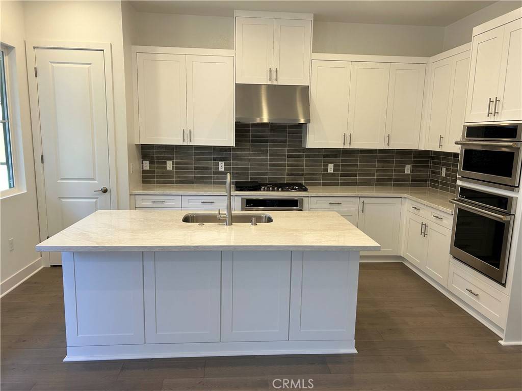 Irvine, CA 92618,168 Carmine