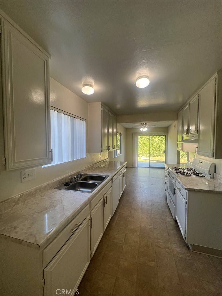 Cerritos, CA 90703,12123 Eastman