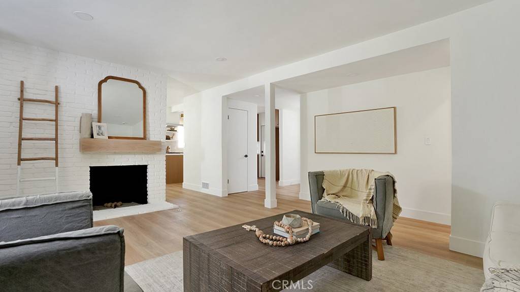 Anaheim, CA 92805,579 N Century