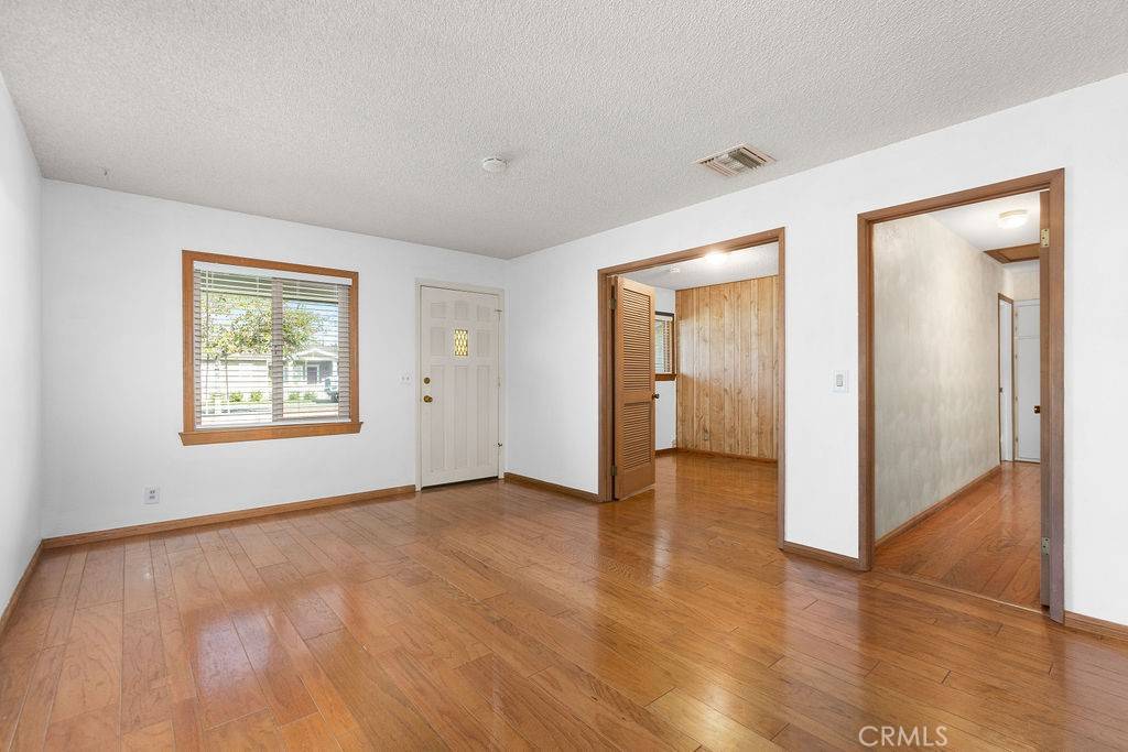 Costa Mesa, CA 92626,995 Post RD
