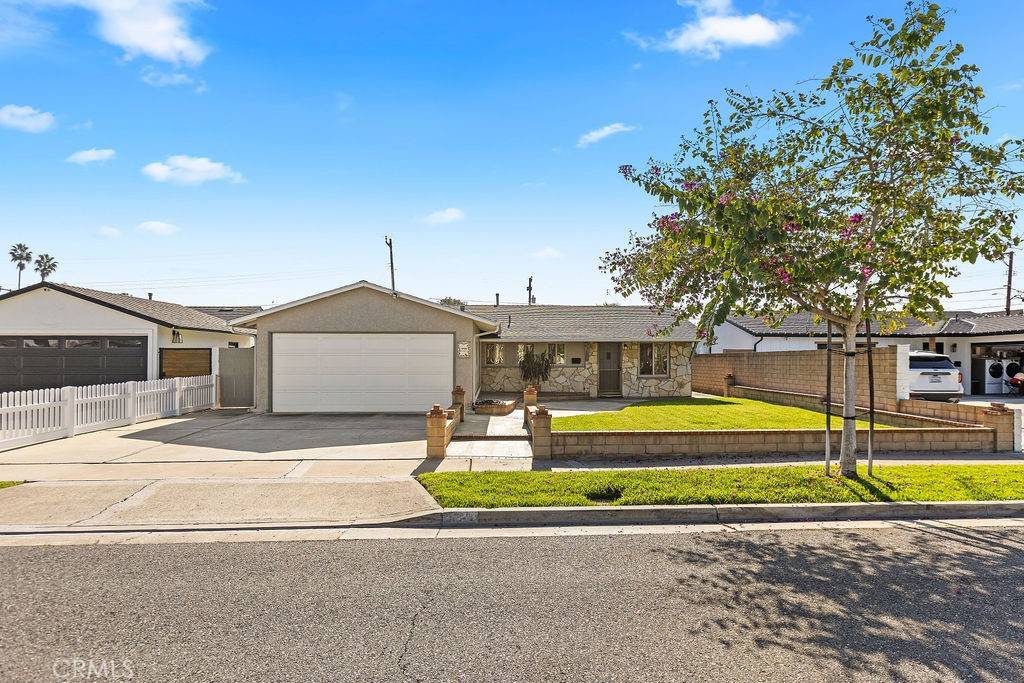 Costa Mesa, CA 92626,995 Post RD