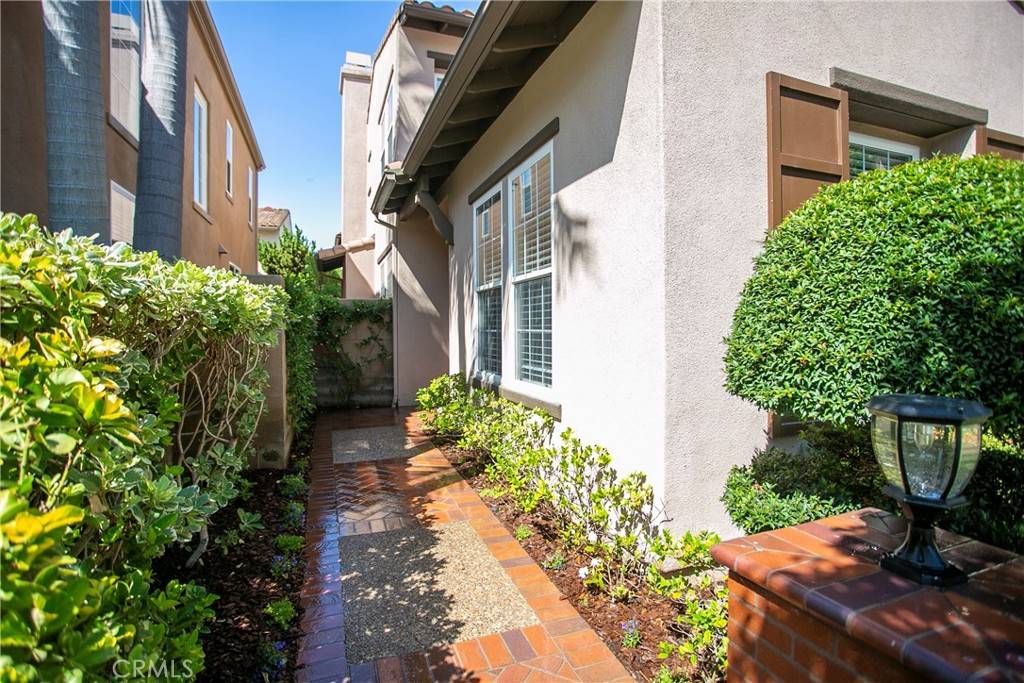 Irvine, CA 92602,31 Dinuba