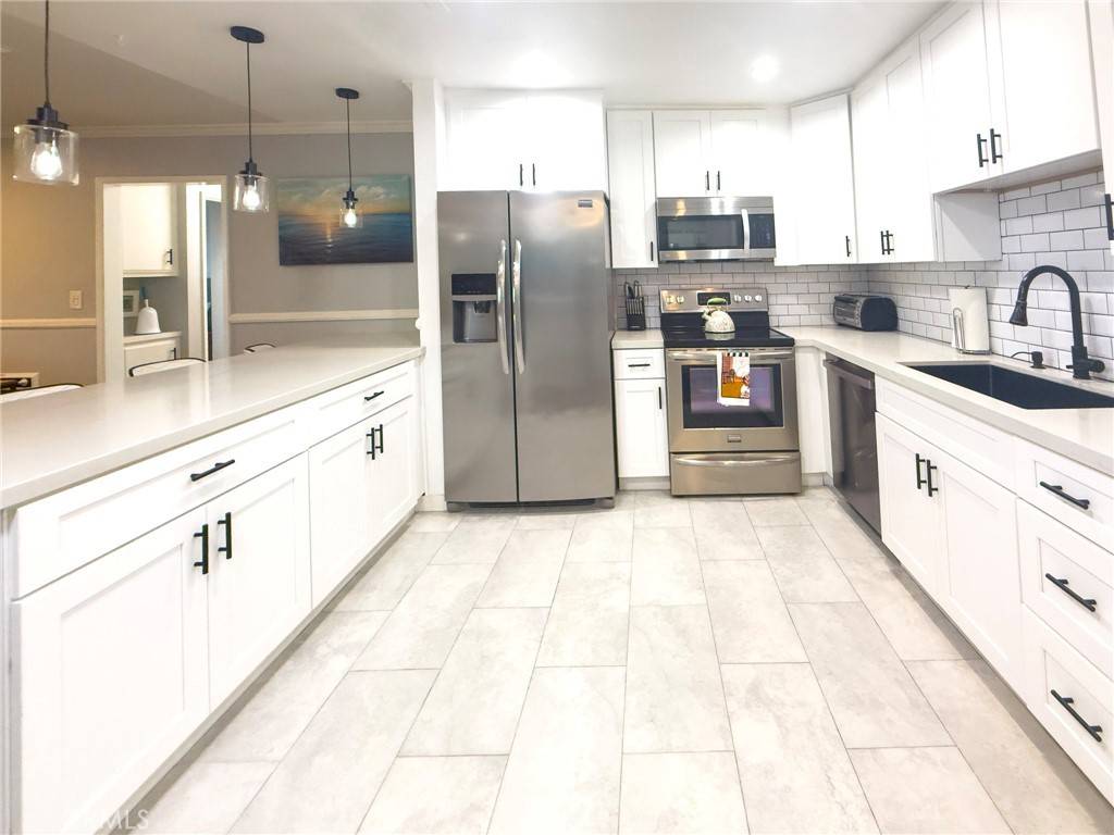 Newport Beach, CA 92663,200 Mcneil LN #102