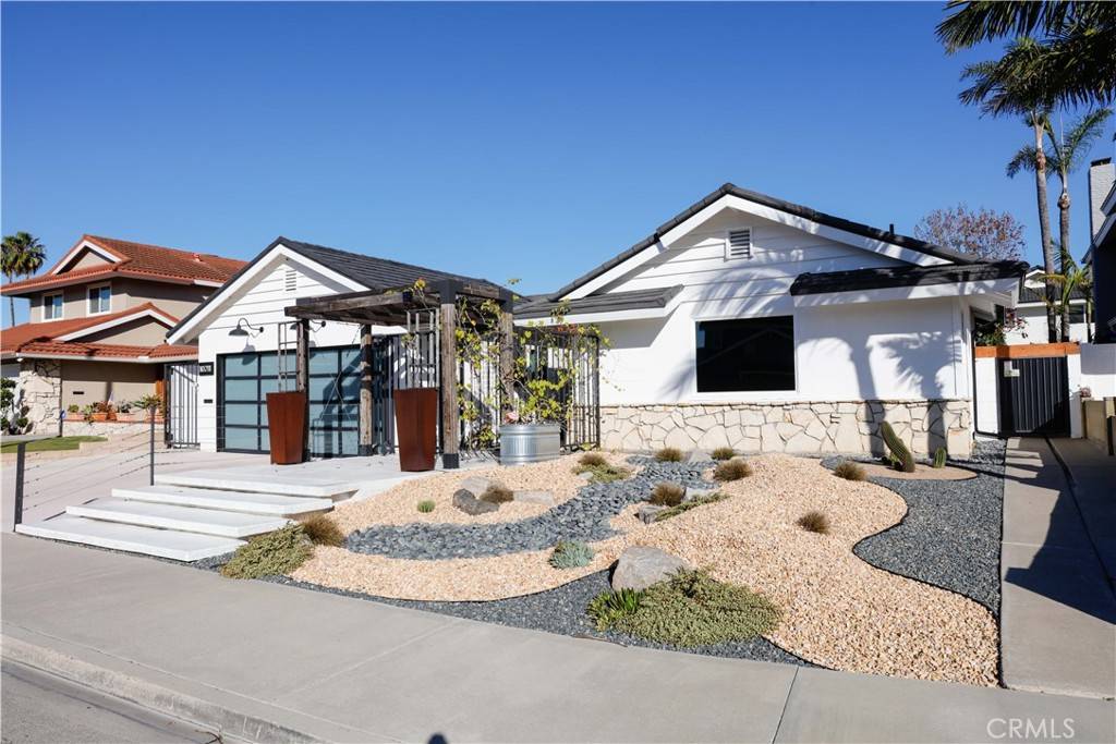 Huntington Beach, CA 92646,10211 Cliff DR