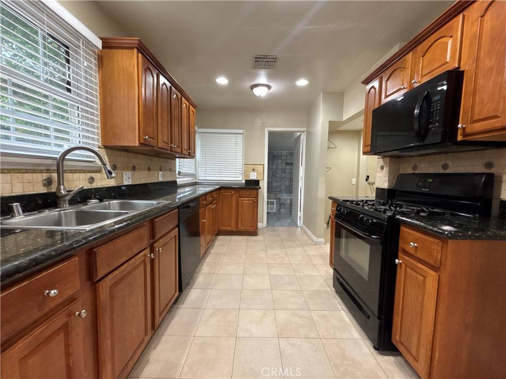 Reseda, CA 91335,19145 Kittridge