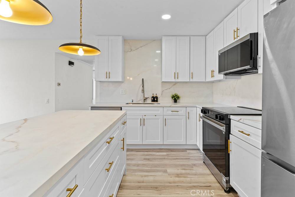 Lake Forest, CA 92630,21921 Rimhurst Dr. #128-F