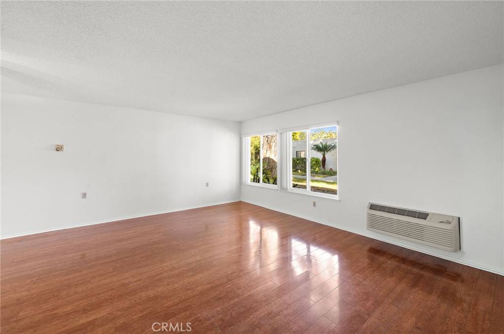 Laguna Woods, CA 92637,2048 Via Mariposa #D