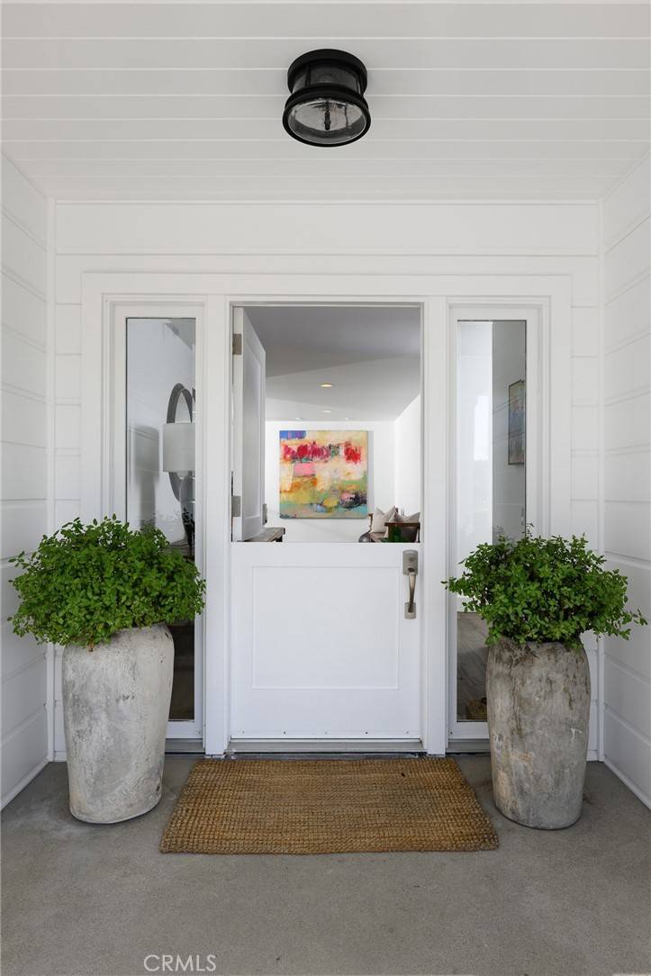 Newport Beach, CA 92663,519 Signal RD