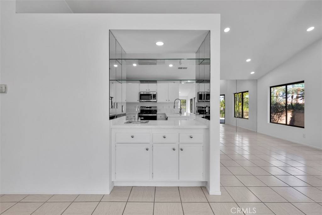 Palm Desert, CA 92211,42004 Sand Dune