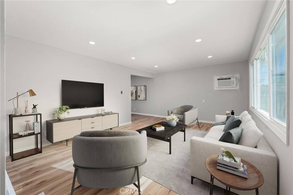 Hemet, CA 92543,110 W Montrose