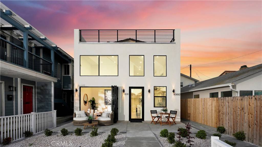 Newport Beach, CA 92661,808 W Balboa #Front