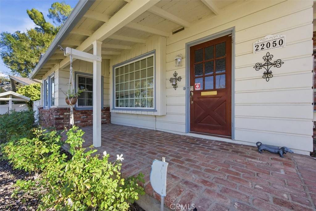 Woodland Hills, CA 91364,22050 Independencia ST