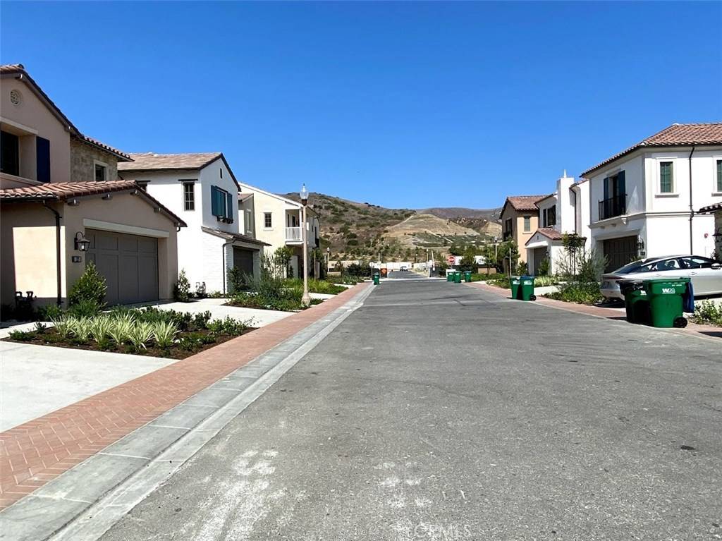 Irvine, CA 92602,125 Statura