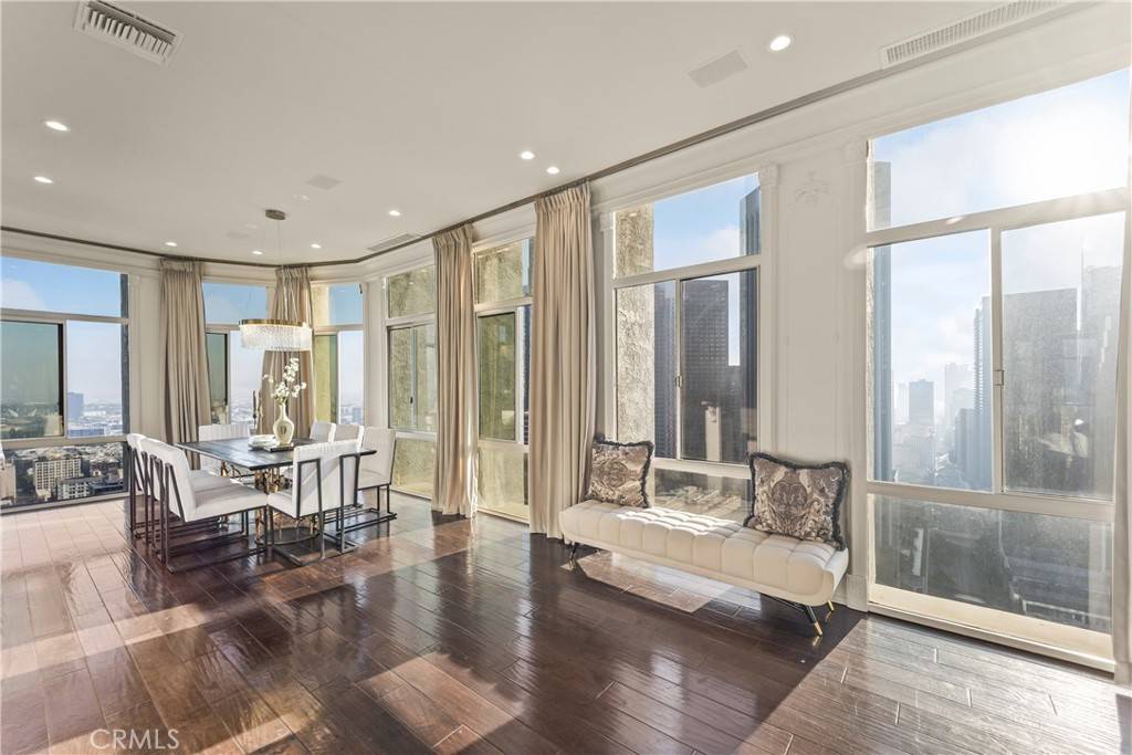 Los Angeles, CA 90012,800 W 1st