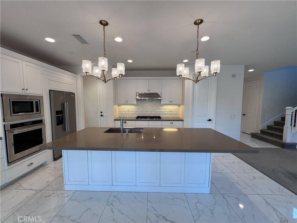 Tustin, CA 92782,277 Barnes RD