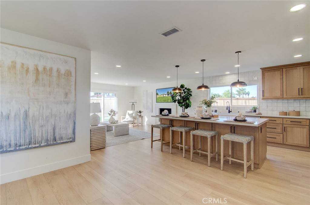 Huntington Beach, CA 92647,8652 Royer