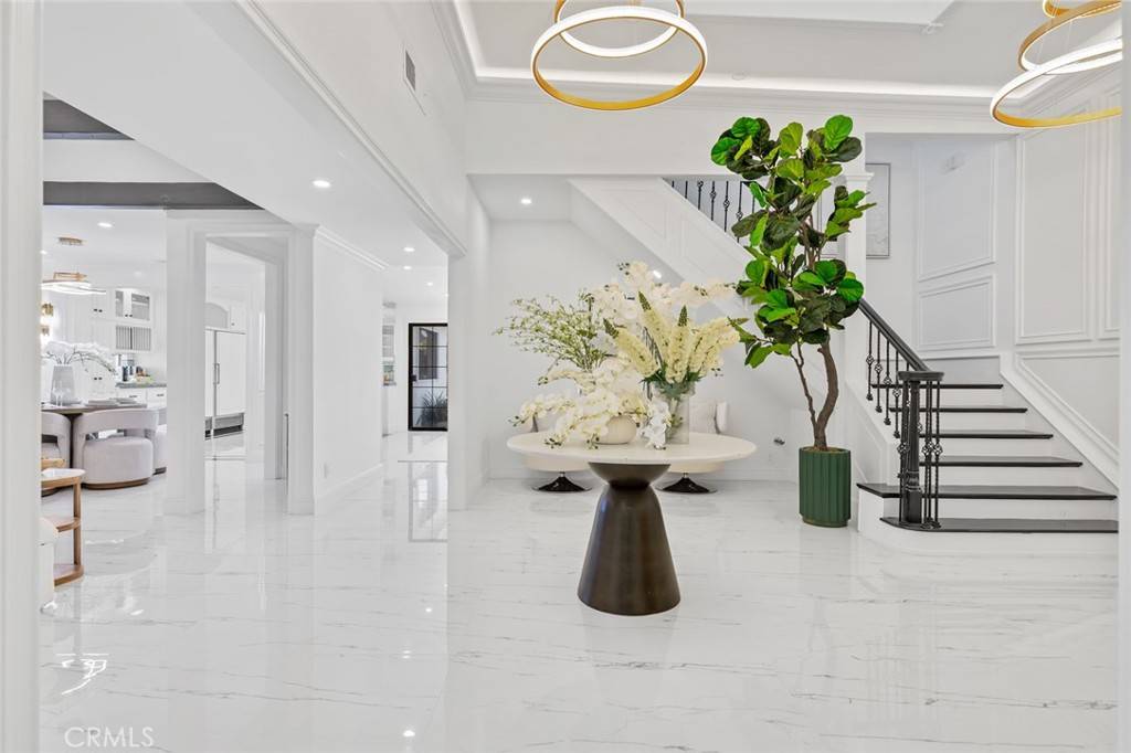 Huntington Beach, CA 92647,16401 Serenade LN