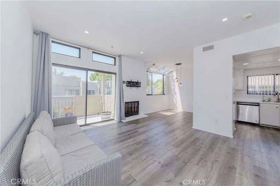 Huntington Beach, CA 92647,17722 Sergio Cir #203