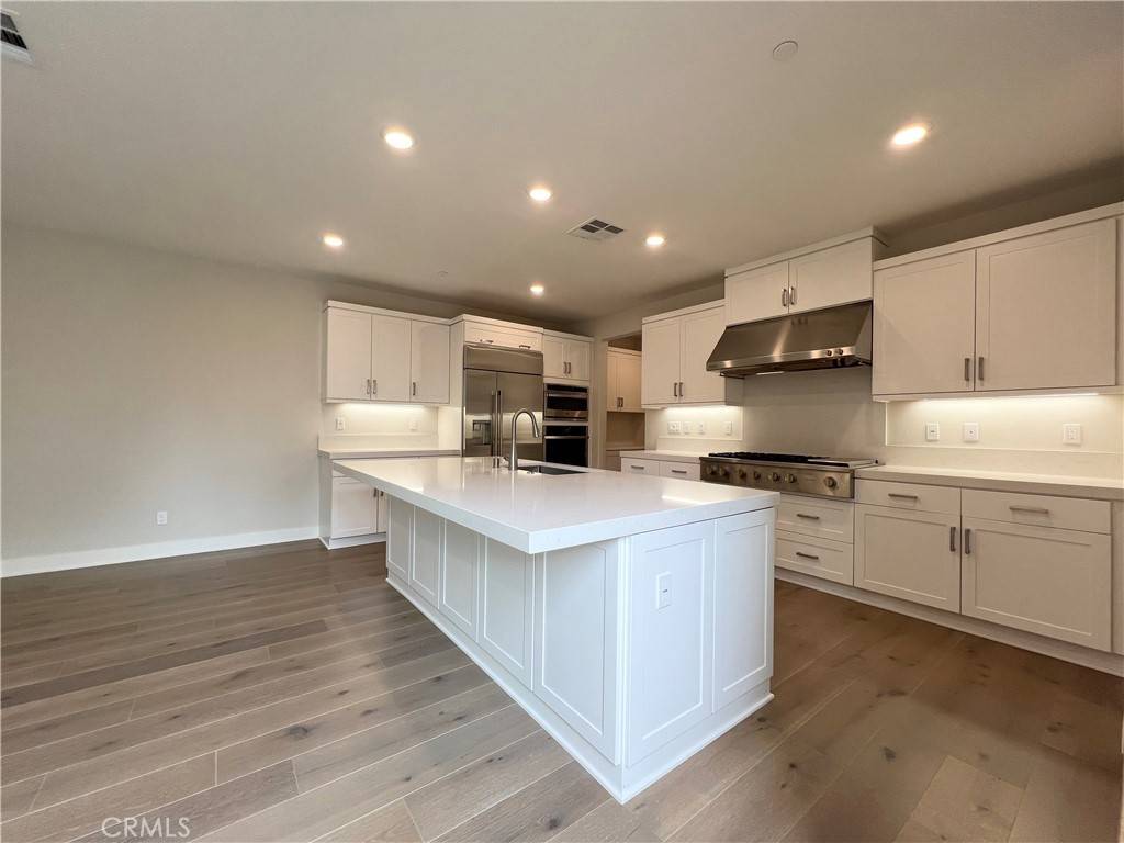 Irvine, CA 92618,108 Chorus