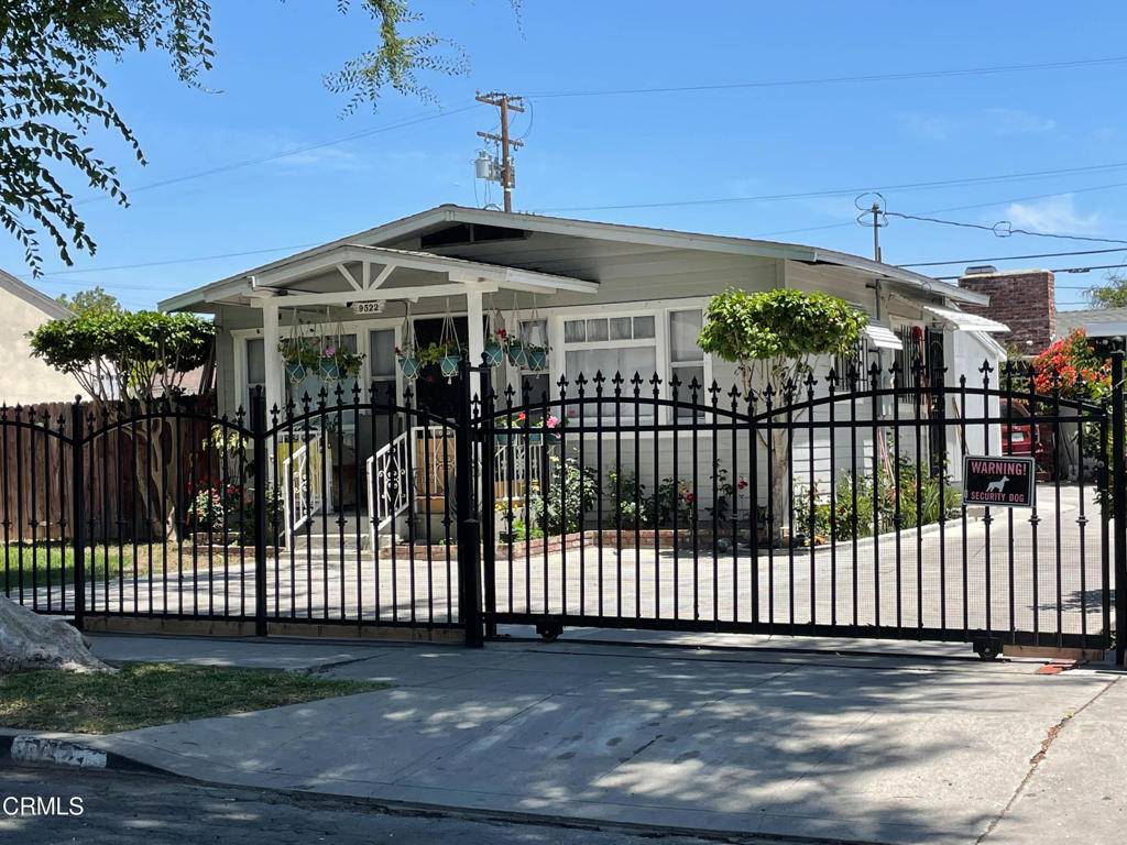 South Gate, CA 90280,9522 Virginia AVE