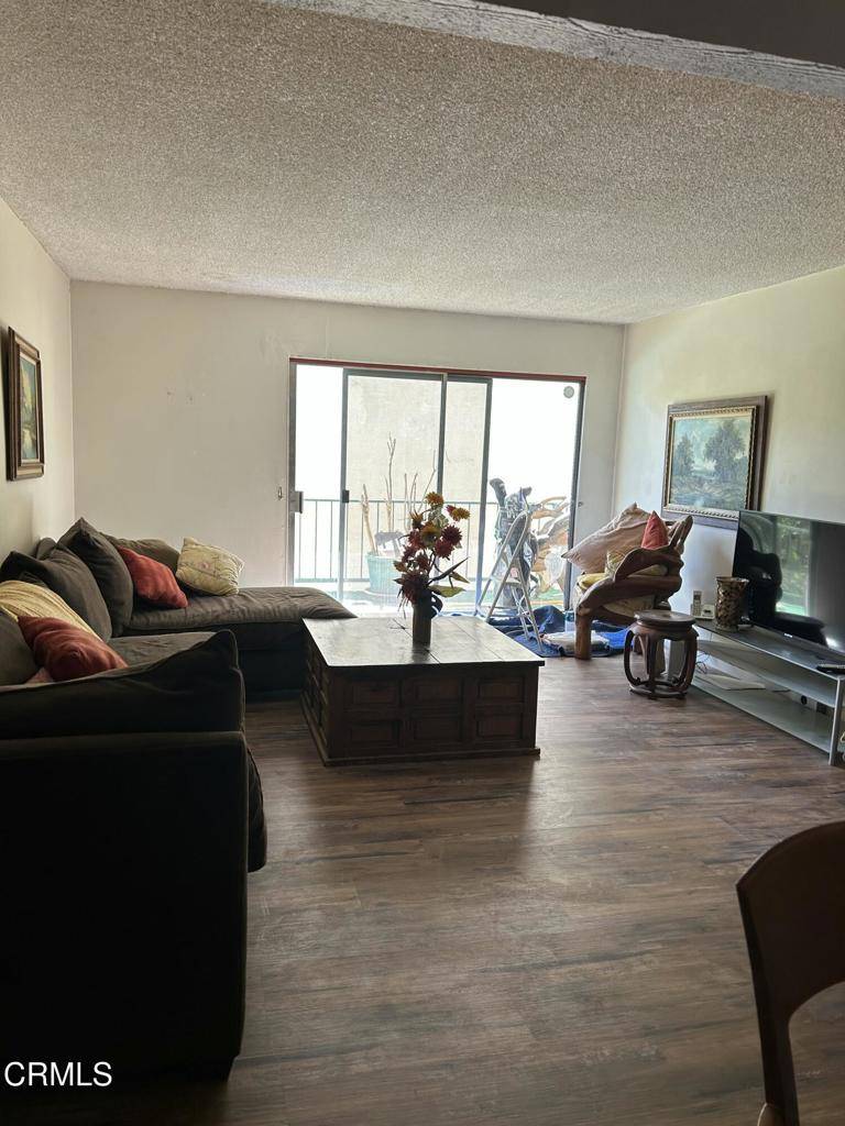 Encino, CA 91316,5460 White Oak AVE #J203