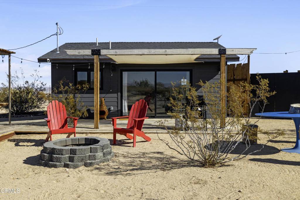 Joshua Tree, CA 92252,588 Sunview RD