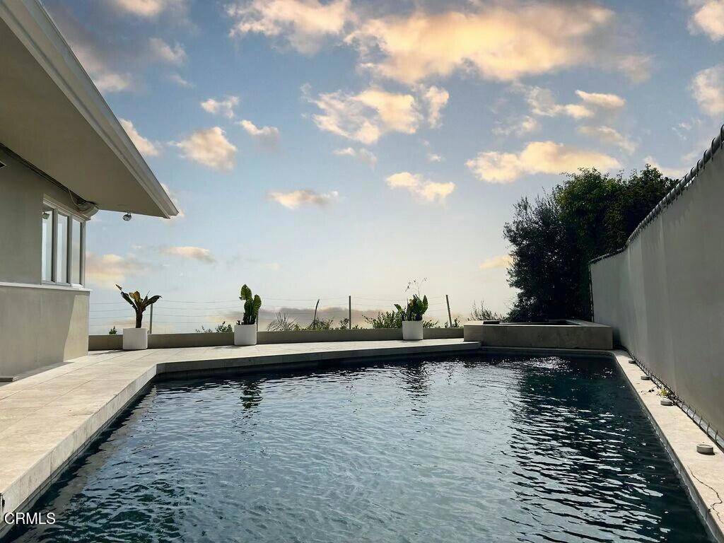 Los Angeles, CA 90046,8326 Grand View DR