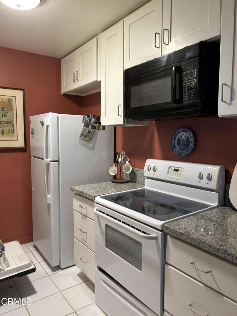 Encino, CA 91316,5460 White Oak AVE #J203