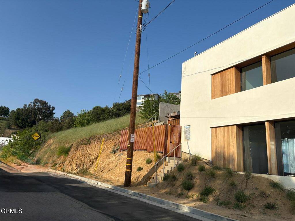 Los Angeles, CA 90042,1932 Phillips WAY