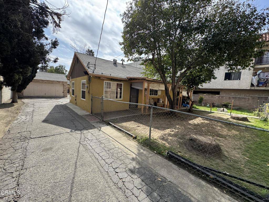 Van Nuys, CA 91406,15624 Vanowen ST