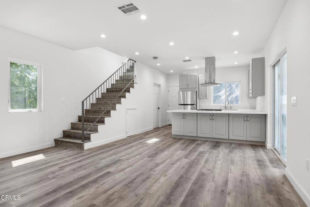 La Crescenta, CA 91214,2764 Frances AVE