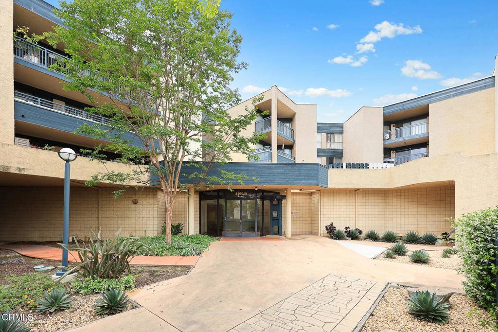 Los Angeles, CA 90042,4499 Via Marisol #320