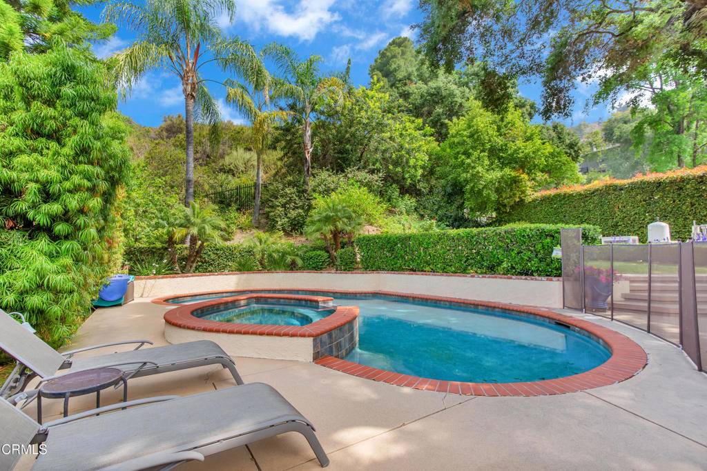 Glendale, CA 91206,2727 Hollister TER