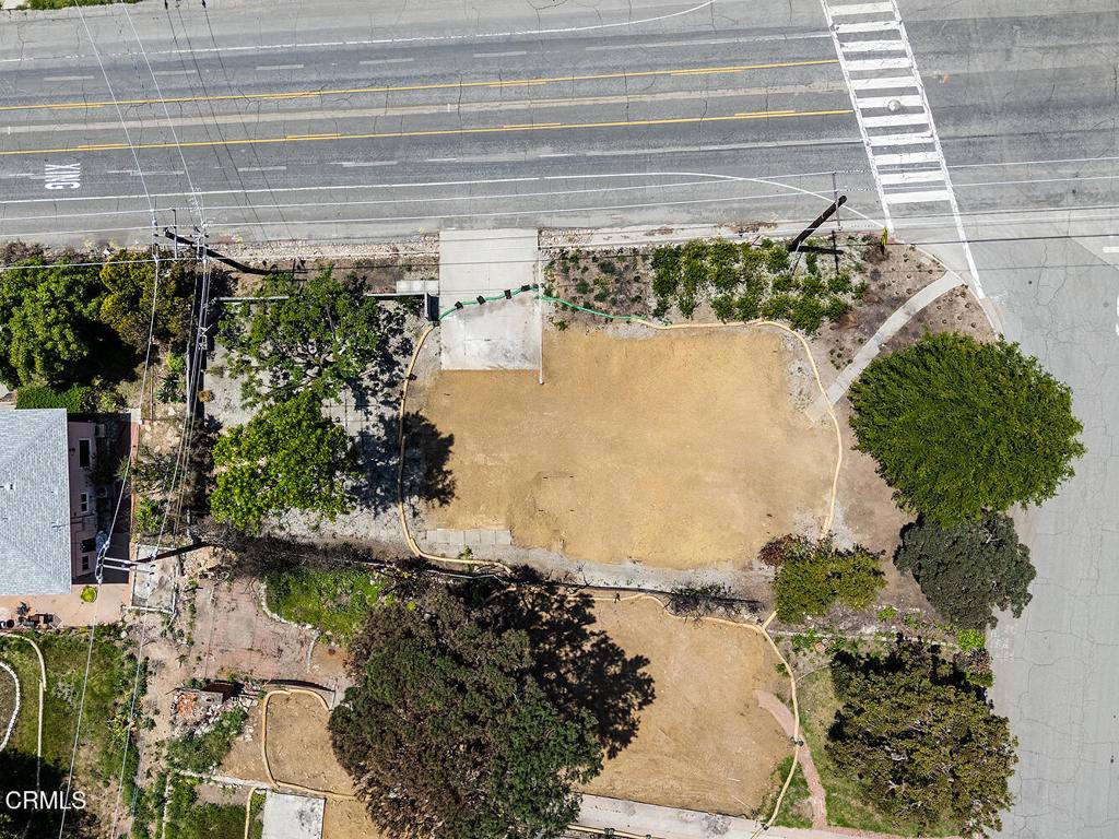 Altadena, CA 91001,900 E Mount Curve Ave