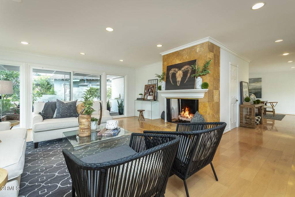 La Canada Flintridge, CA 91011,5045 Redwillow LN