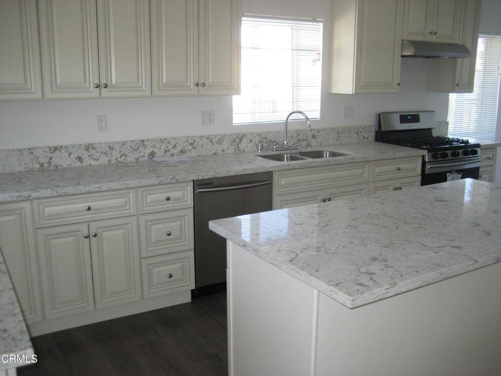 Tujunga, CA 91042,10143 Mountair AVE