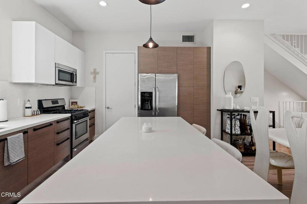 Sherman Oaks, CA 91401,5664 Hazeltine AVE