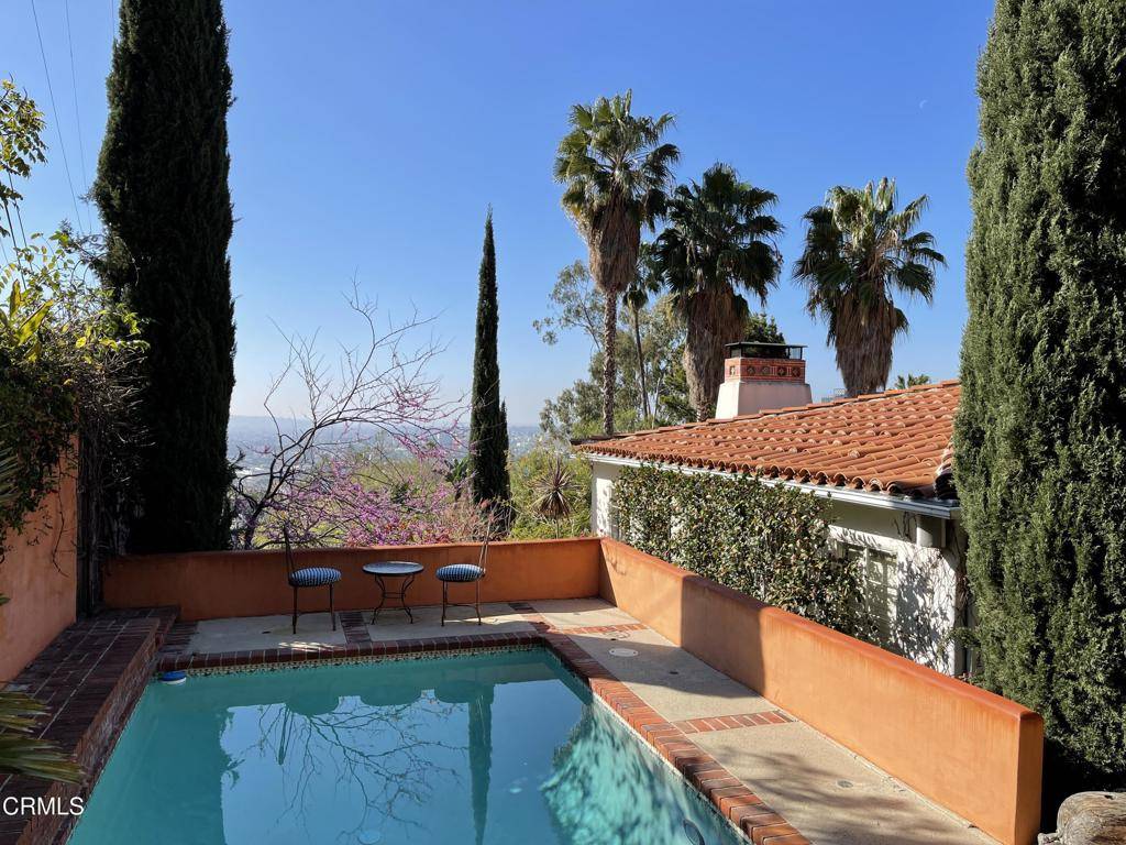 Los Angeles, CA 90069,8855 St Ives DR