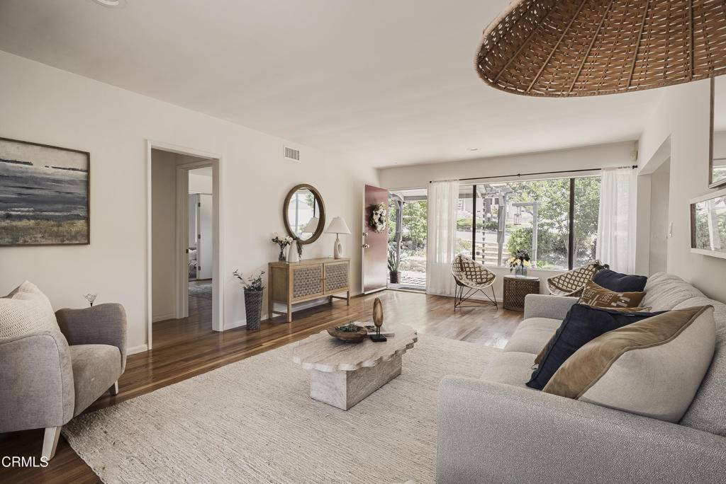 La Crescenta, CA 91214,3254 Los Olivos LN