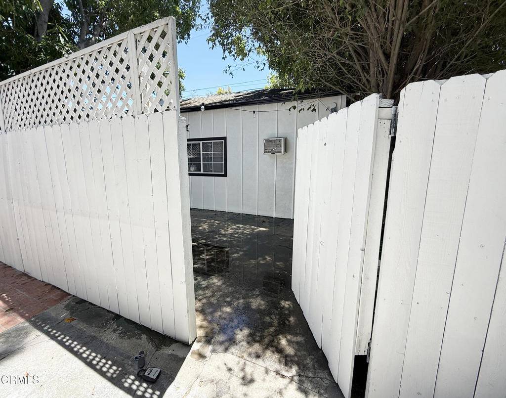 Los Angeles, CA 91602,10832 Otsego ST