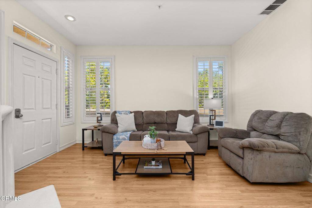 Anaheim, CA 92802,489 W Summerfield CIR